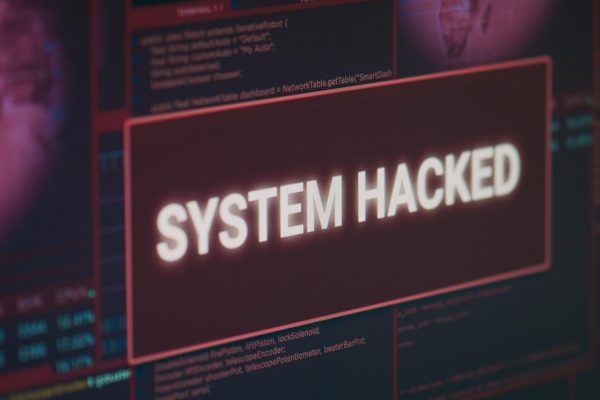 computer-monitor-showing-hacked-system-alert-message-flashing-screen-dealing-with-hacking-cyber-crime-attack-display-with-security-breach-warning-malware-threat-close-up